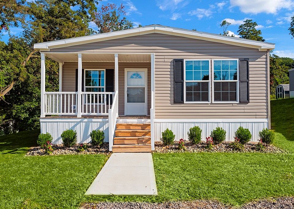Exterior Image-15-Champion 121 Mandell Trails