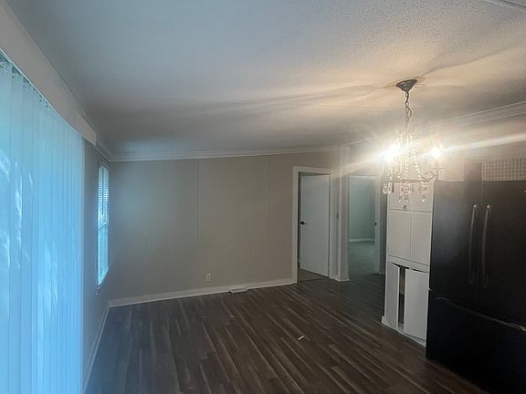 4th image of 1443 Woodend Ln