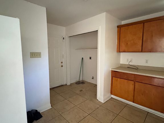 5th image of 2662 Acacia St