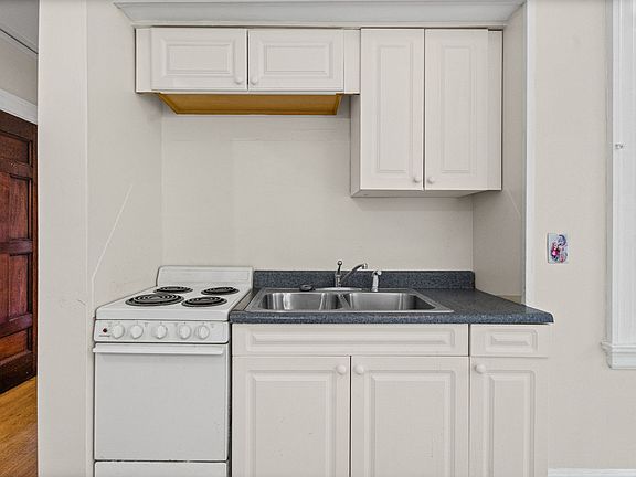5th image of 133 S Lake Ave APT 5