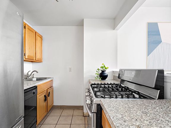 4th image of 141 W 129th St