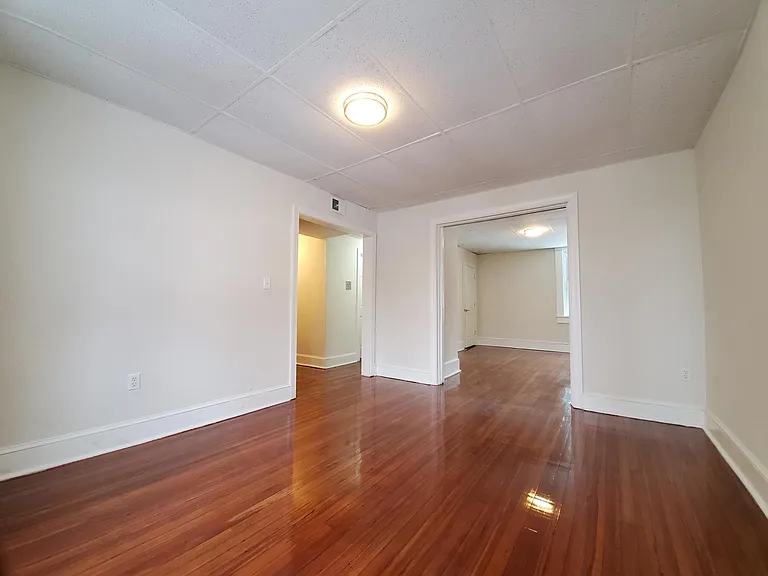 317 William St — Photo 8