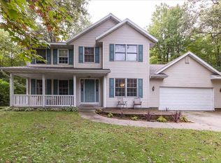 N1859 Woodridge Dr, Marinette, WI 54143