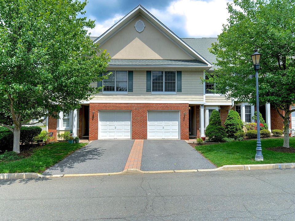 1st image of 139 Bramley Ct