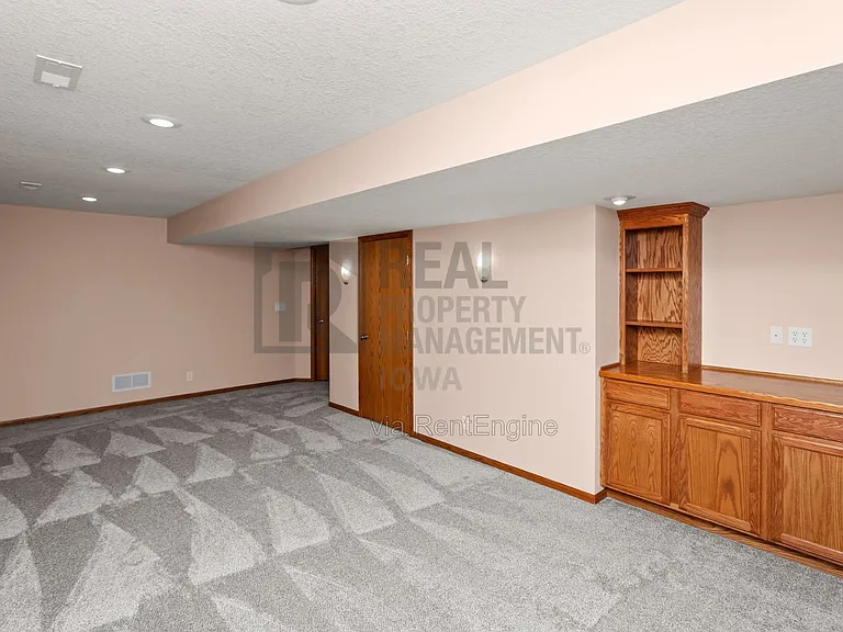 8912 Highland Oaks Dr — Photo 25