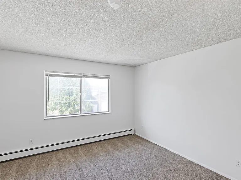 210 S Monroe St — Photo 14