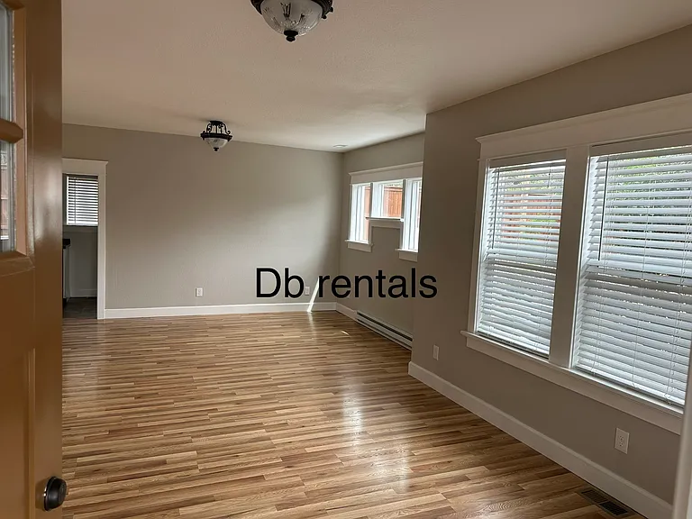 501 SW Court Ave — Photo 2