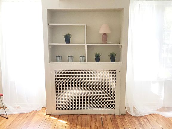 Living room, built in bookcase