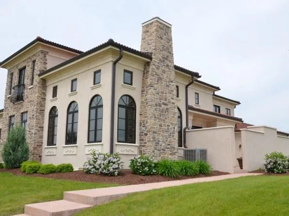1620 Saint Andrews Dr, Oconomowoc, WI 53066