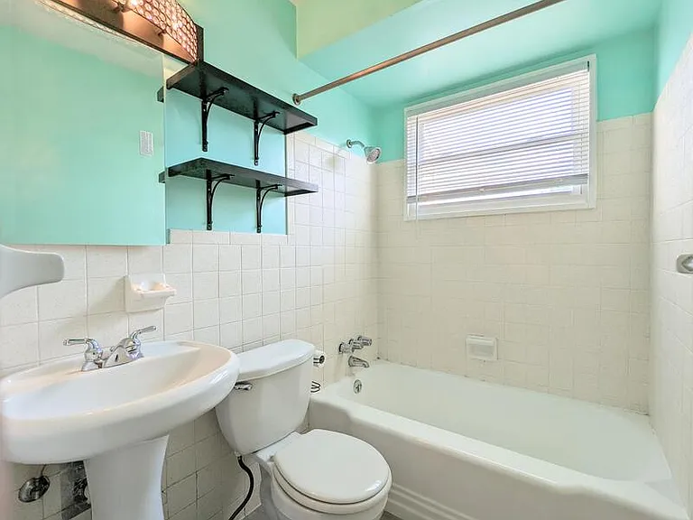 3113 Silverdale Ave — Photo 9