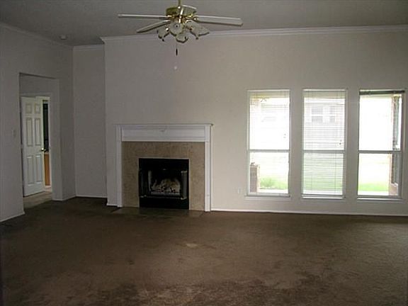3rd image of 225 Rock Hill Dr