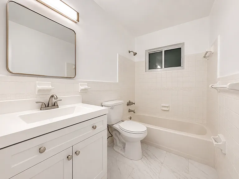 Santa Monica Apartments — Photo 6