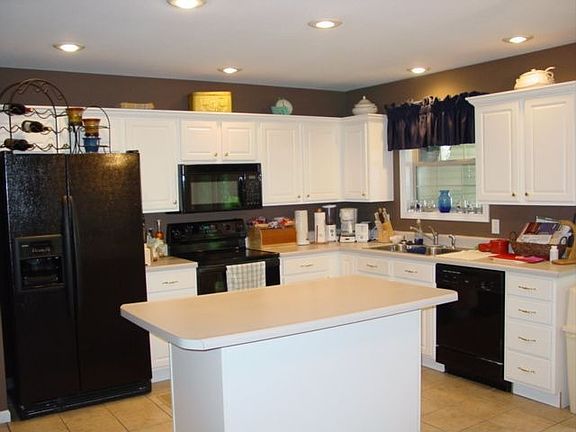Kitchen Photo #2