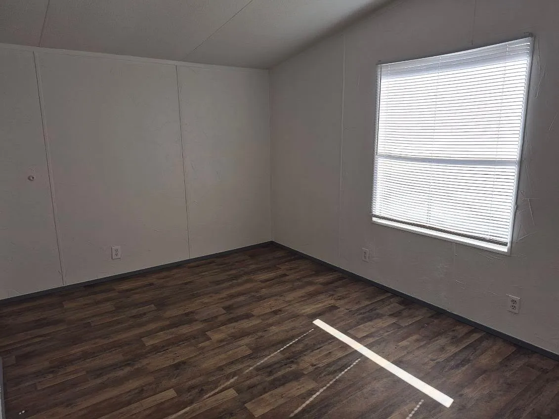 3 bed, 1680 sqft, $900 — Photo 2