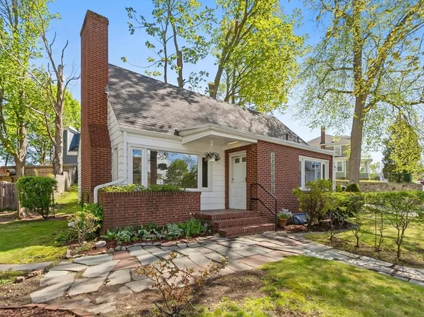 4 Bicknell Ter, Lawrence, MA 01841