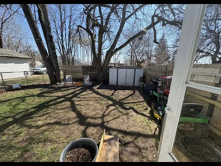 1035 Elmhurst Ave — Photo 9