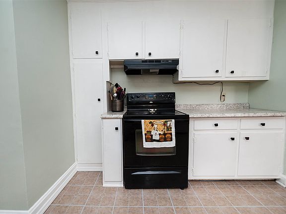 4th image of 10 Glenmore Dr
