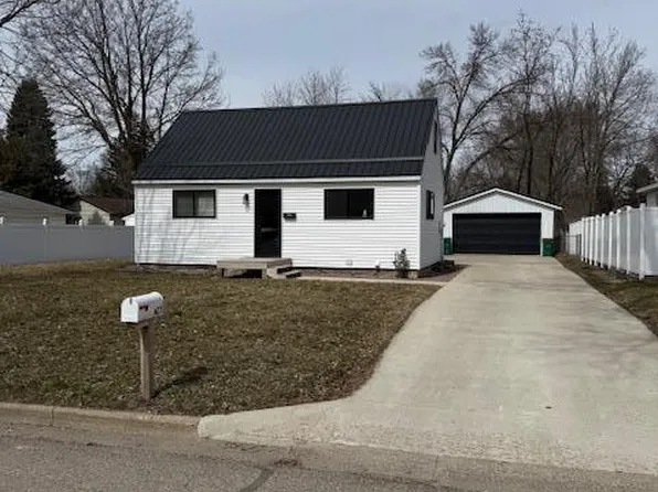 627 E South St, Litchfield, MN 55355