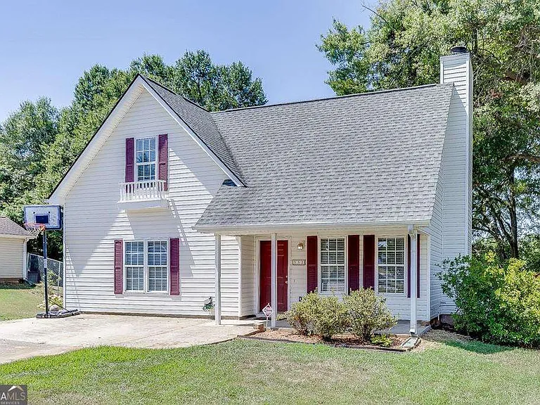 932 Clayton St — Photo 3