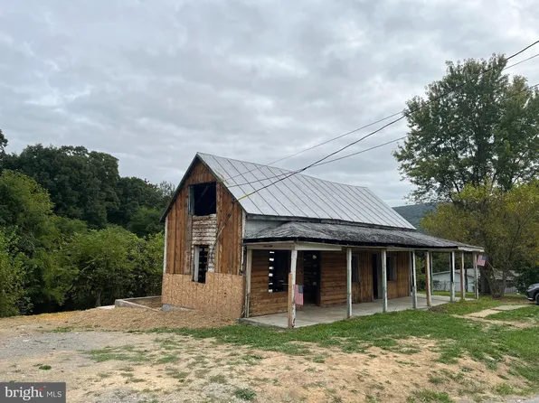 101 Engle Rd, Harpers Ferry, WV 25425