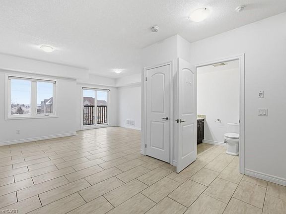 5th image of 886 Golf Links Rd #302