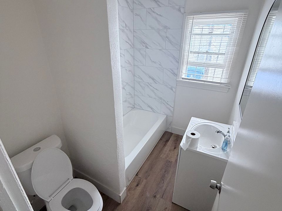 1st image of 447 W 69th St