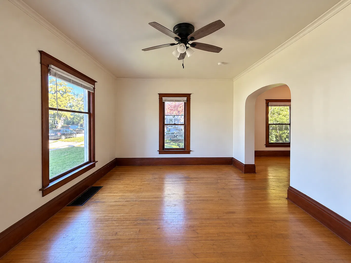 1136 W Grand Ave — Photo 2