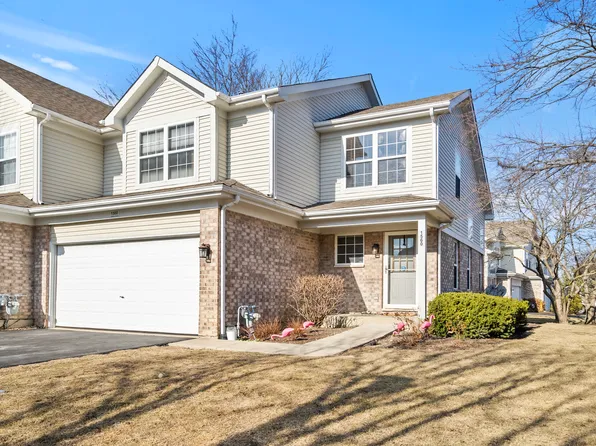1560 Tuppeny Ct, Roselle, IL 60172