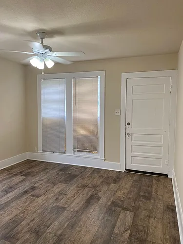 Charming 1-Bedroom Duplex in Wheatley Heights Photo 1