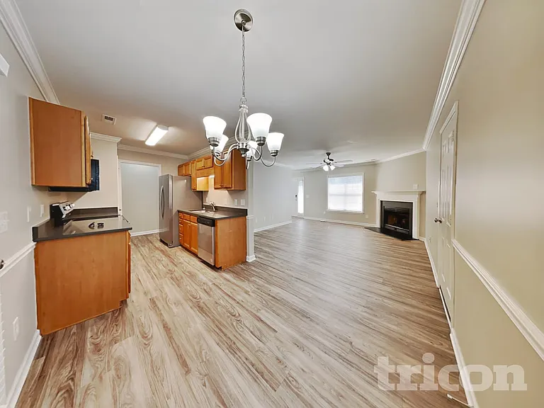 3929 Garden Creek Dr — Photo 3