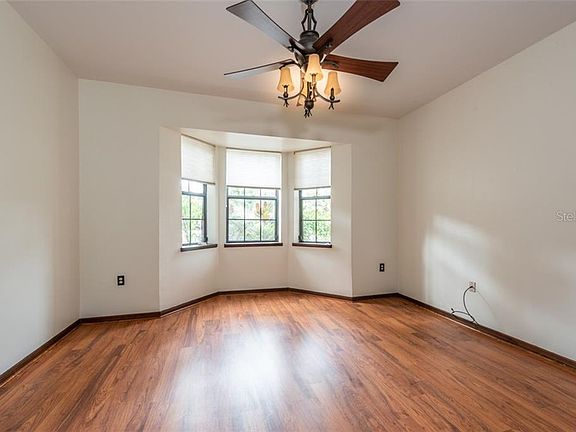 3rd image of 110 Edmonton Ln