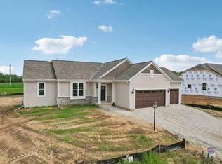 632 Twin Creeks Dr, Dousman, WI 53118