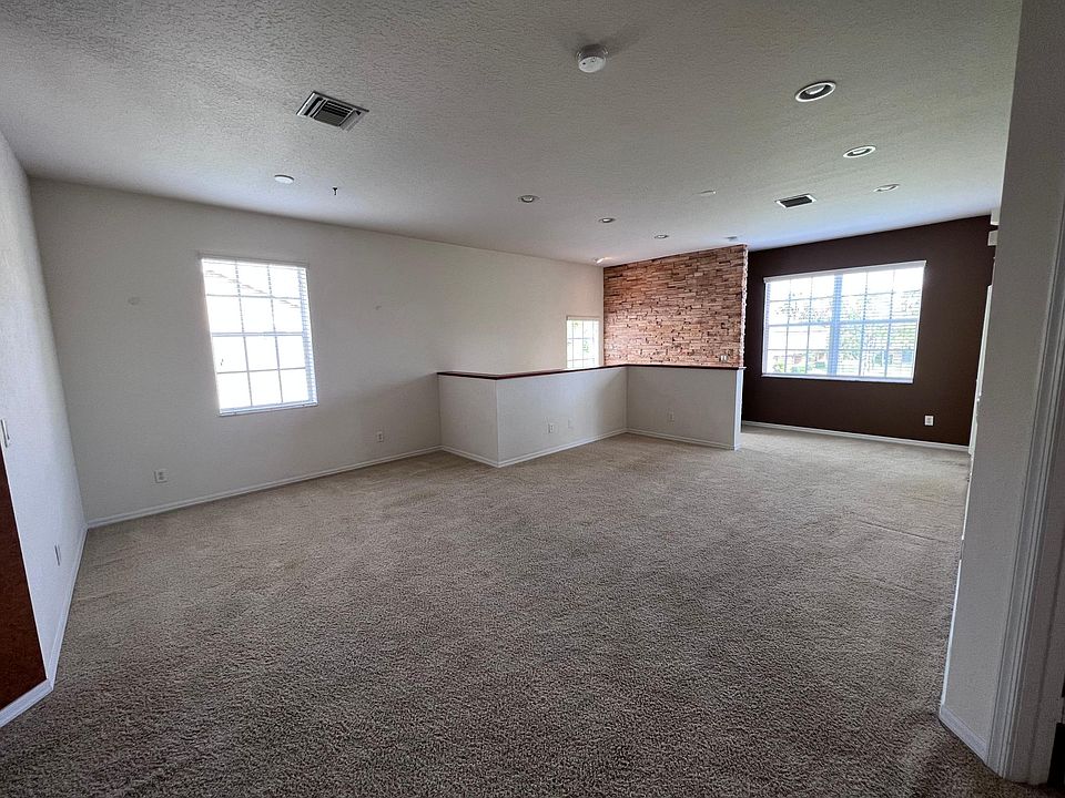 1st image of 1551 SE Wilshire Pl