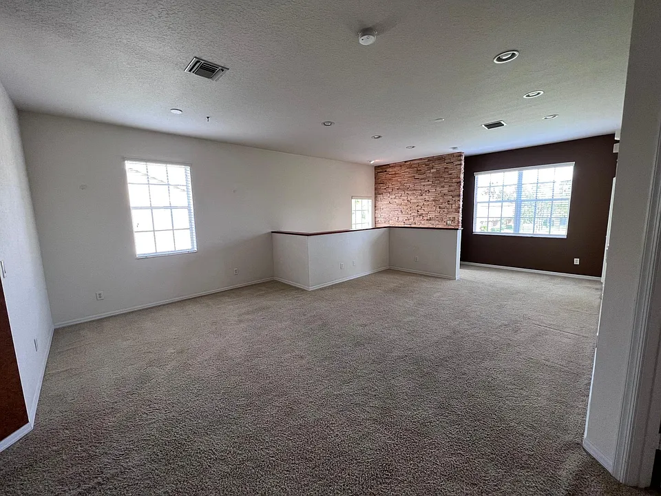 1551 SE Wilshire Pl