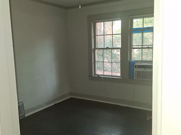 5th image of 219 Roosevelt Ave