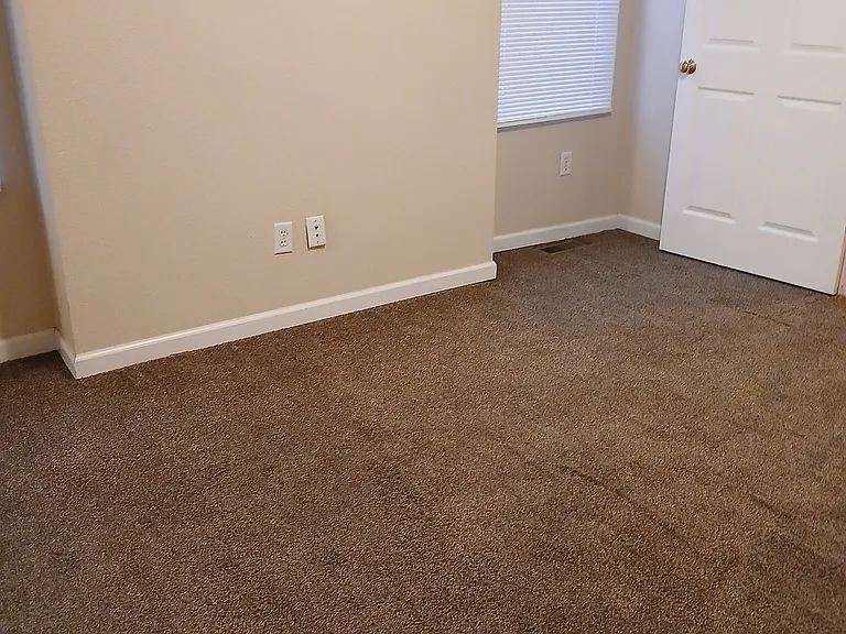 709-1 S Poplar St — Photo 2