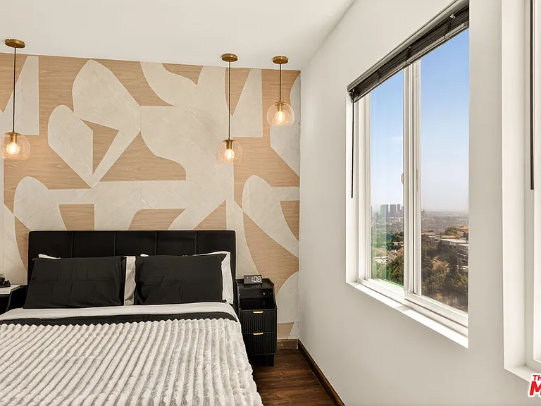 8810 Hollywood Blvd #1/2 — Photo 11