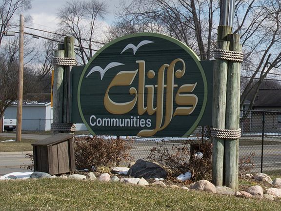 2nd image of 530 Cliffs Dr