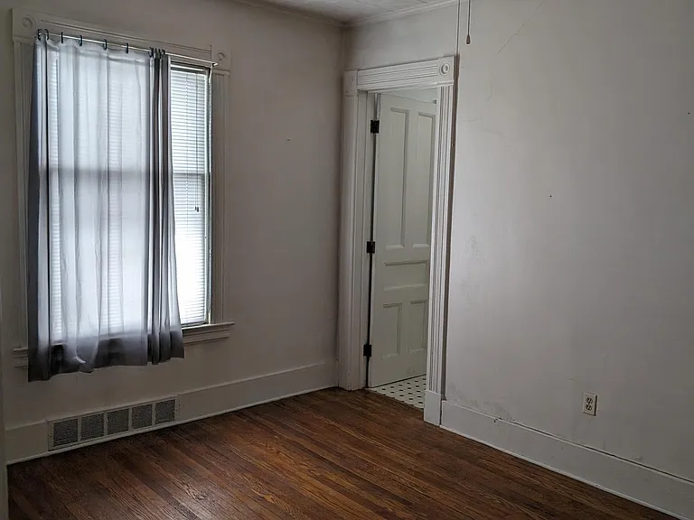 136 Harvard St #1 — Photo 3