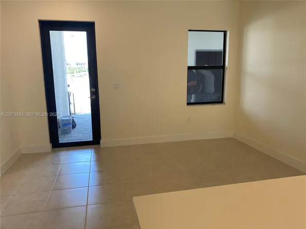7915 NW 104th Ave APT 4, Doral, FL 33178