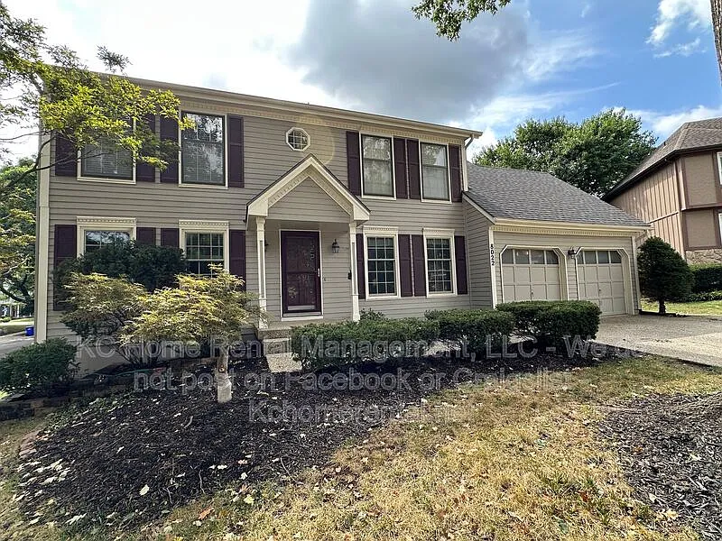 5 bed, 2.5 bath, $2,795 — Photo 2