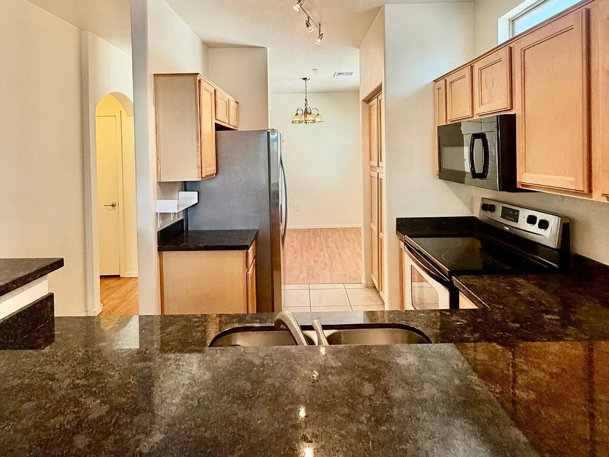 2250 E Deer Valley Rd #21, Phoenix, AZ, 85024 — Photo 4
