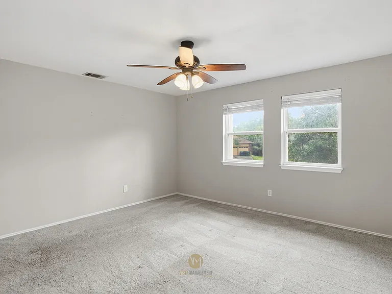13811 Stone Hollow Dr — Photo 17