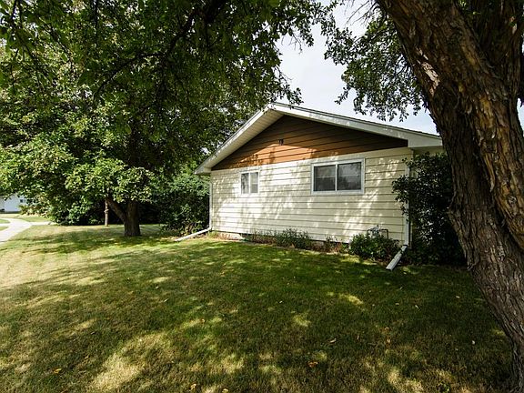 5th image of 708 Oak St