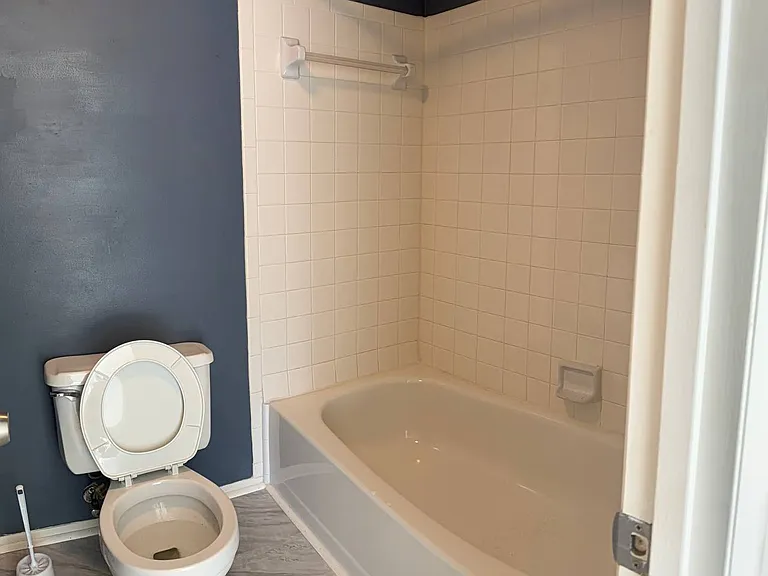 18050 Chalet Dr #303 — Photo 16