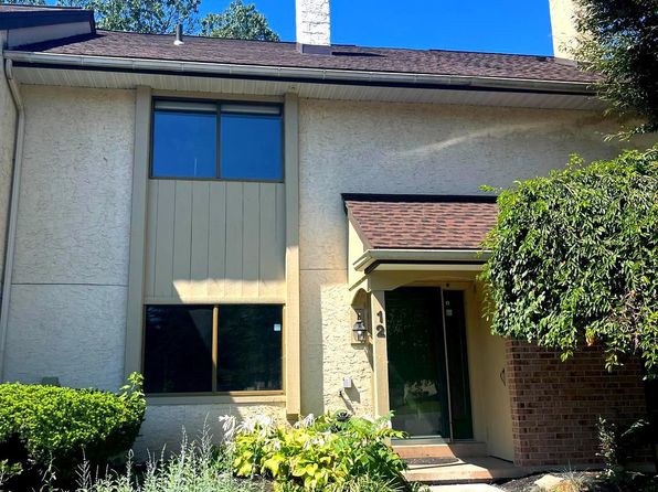 12 Pine Woods Ct