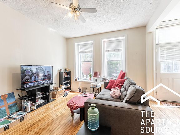 2nd image of 882 N Marshfield Ave #1A