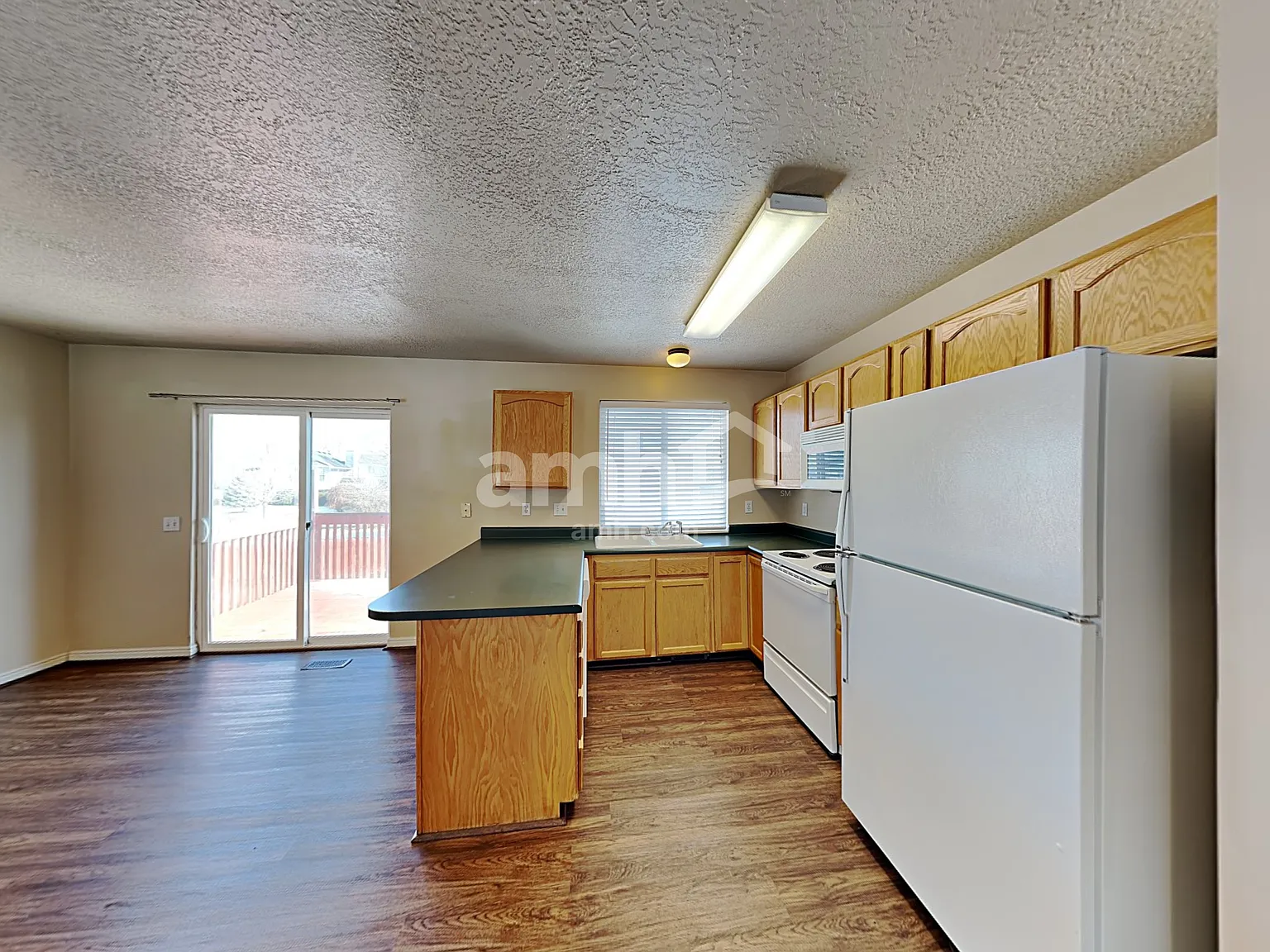 3 bed, 2.0 bath, 1705 sqft, $2,305 — Photo 4