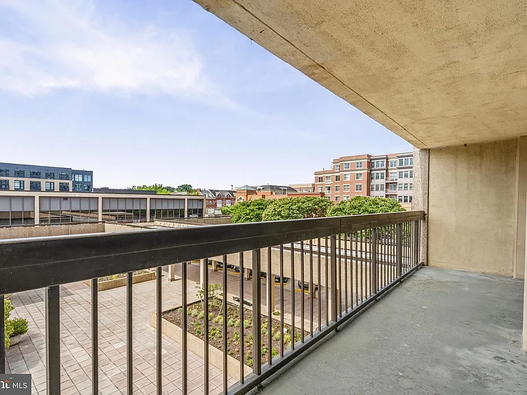 400 Madison St #310 — Photo 25