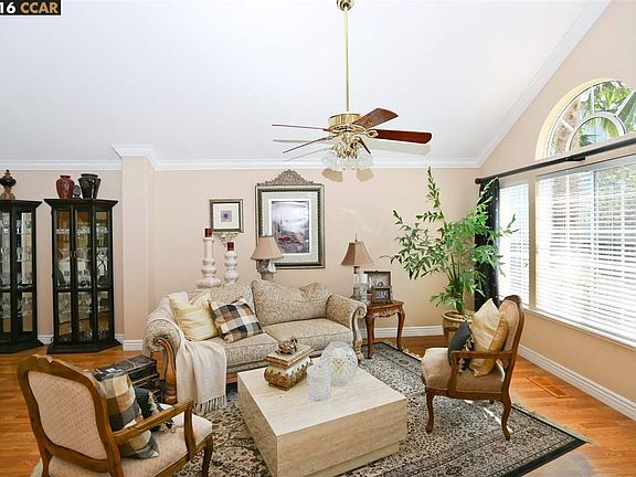 3rd image of 5787 Woodland Ct